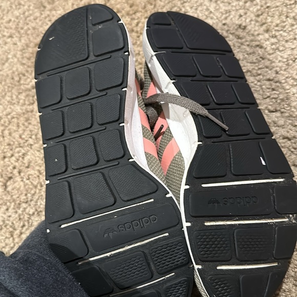 Adidas - Picture 3 of 5